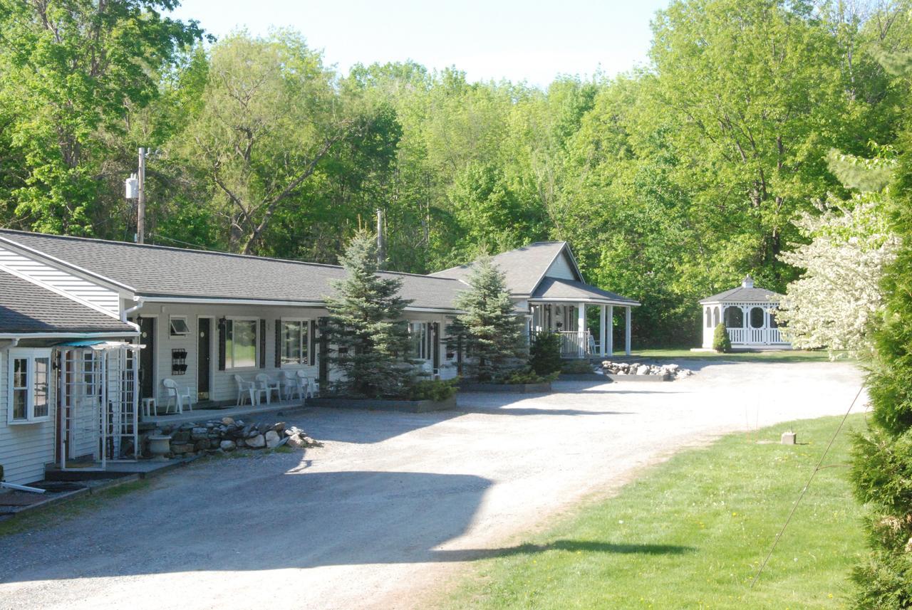 Harwood Hill Motel Bennington Exterior photo